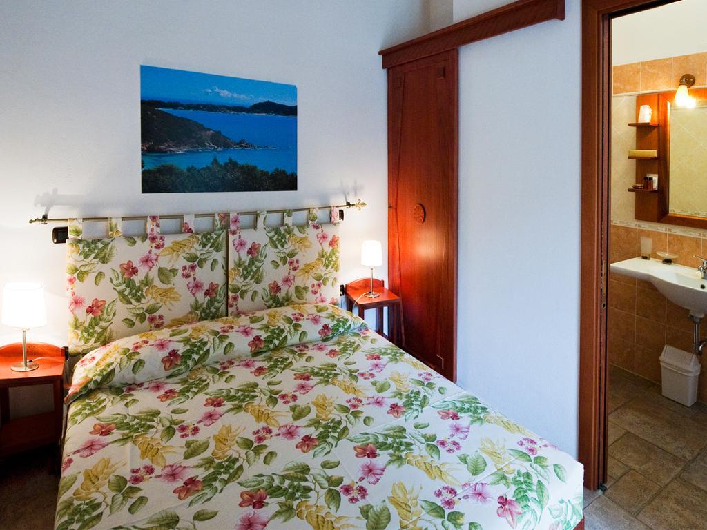 Villaggio Camping Spiaggia Del Riso Вилласимиус Номер фото