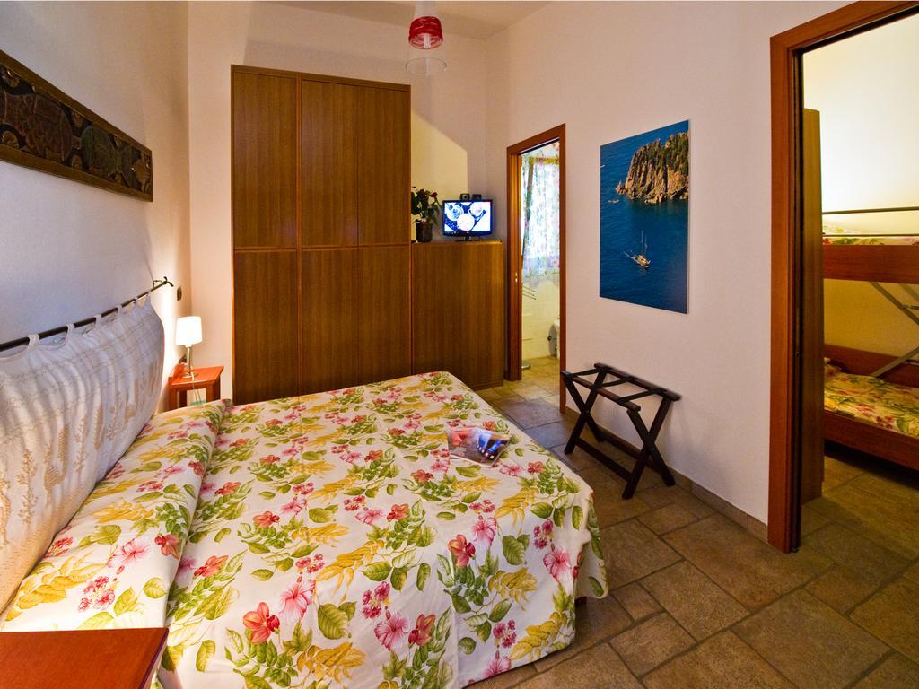 Villaggio Camping Spiaggia Del Riso Вилласимиус Номер фото