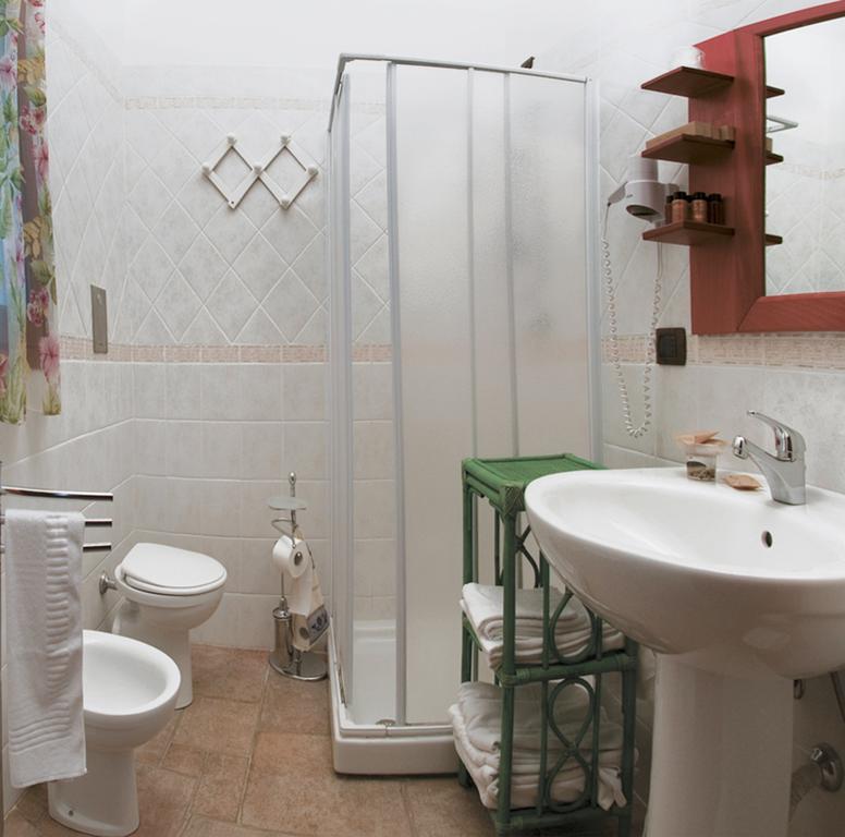 Villaggio Camping Spiaggia Del Riso Вилласимиус Номер фото