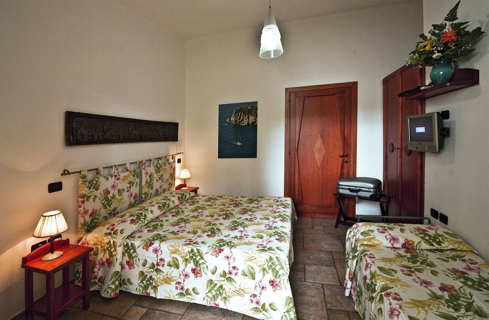 Villaggio Camping Spiaggia Del Riso Вилласимиус Экстерьер фото